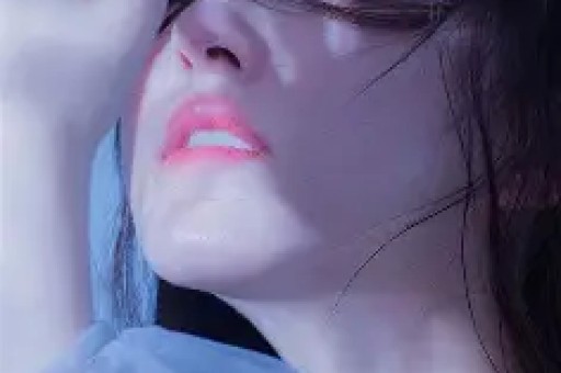 许戈辉现状：57岁染紫发满脸憔悴富豪老公不在女儿也独居国外